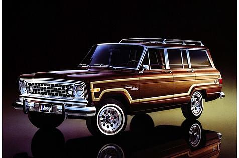 Im Film \"Moonraker - Streng\" geheim fährt James Bond mit diesen klassischen Jeep Wagoneer durch Höhlen (Bild Jeep)