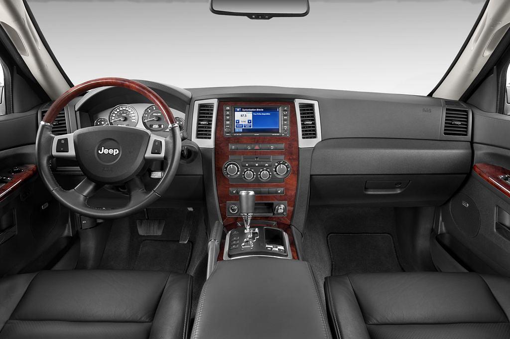 Jeep Grand Cherokee (Baujahr 2010) Overland 5 Türen Cockpit und Innenraum