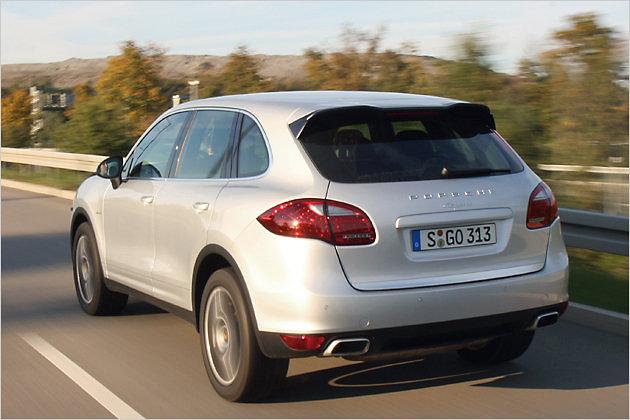 Auch den Diesel kennzeichnen zwei Auspuffenden