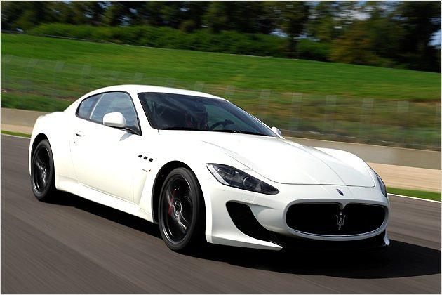 Von vorne ist der MC Stradale an zusätzlichen Lufteinlässen unterhalb der Scheinwerfer zu erkennen