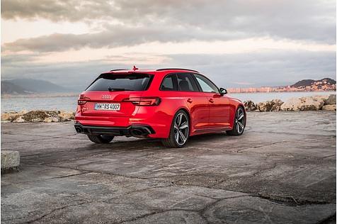 Audi RS4 Avant - die ausgestellten Backen stehen ihm gut