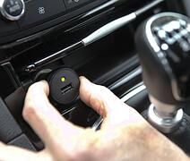 Notruf-Assistent zum Nachrüsten - Fahrstilanalyse im Zigarettenanzünder