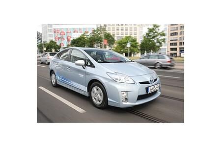 Toyota Prius meistverkaufter Pkw in Japan