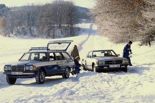 S123 und Mercedes SL im Schnee