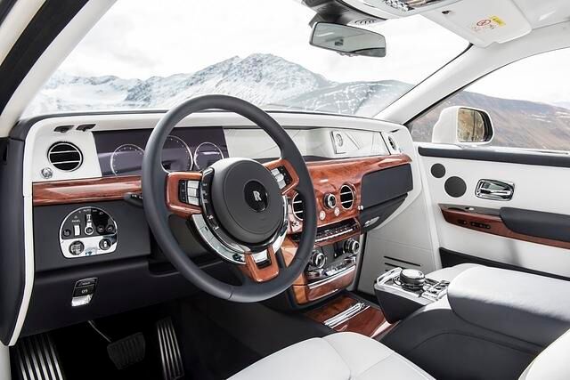Auch innen bleibt der Royce traditionell