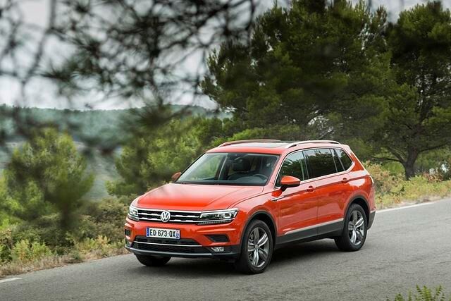 Da der Tiguan Allspace auf der gleichen Architektur wie der normale Tiguan aufbaut, stecken unter der Haube auch weitgehend die gleichen Antriebe