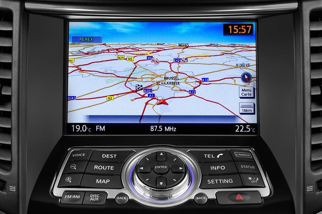 Infiniti QX70 (Baujahr 2015) S 5 Türen Radio und Infotainmentsystem