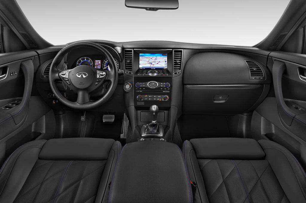 Infiniti QX70 (Baujahr 2015) S 5 Türen Cockpit und Innenraum