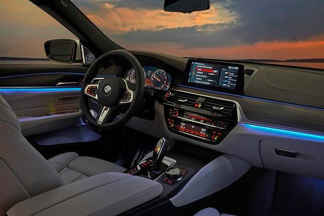 Das bekannte BMW-Cockpit glänzt durch gute Übersicht, leichte Bedienung und exzellente Verarbeitung