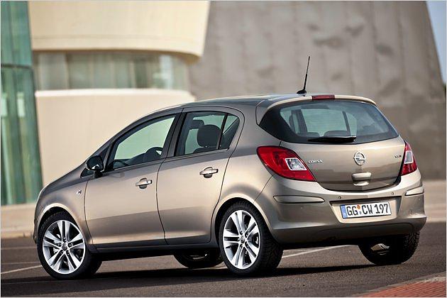 Wie bisher gibt es den Corsa als Drei- und Fünftürer