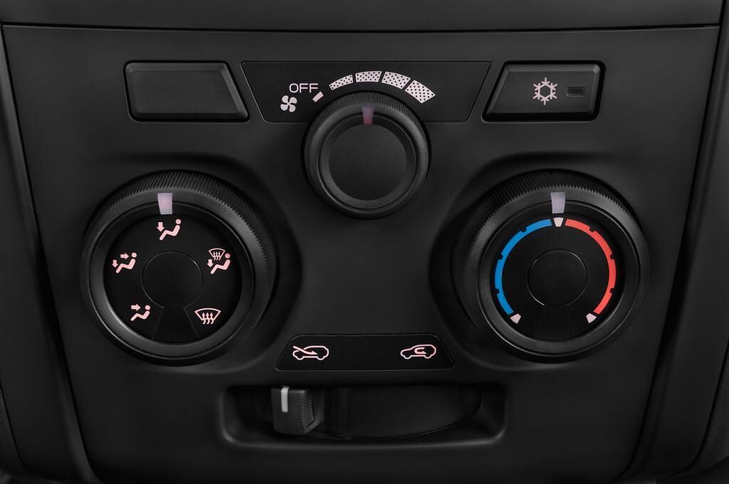 Isuzu D-Max (Baujahr 2015) 2.5 4Wd Basis Single Cab 3.5T 2 Türen Temperatur und Klimaanlage