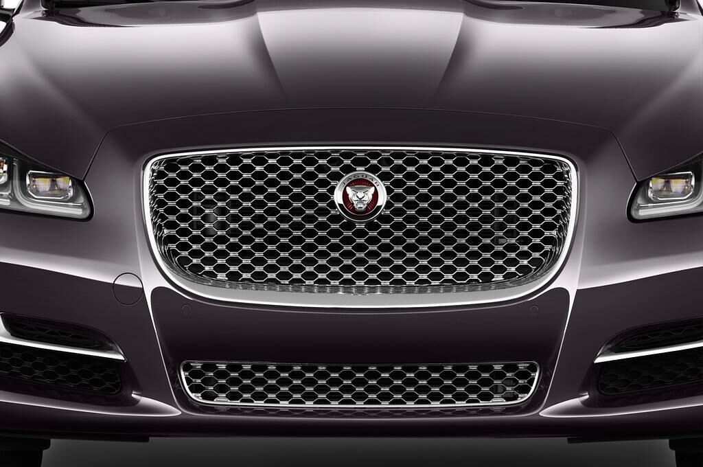 Jaguar XJ (Baujahr 2016) Premium Luxury 4 Türen Kühlergrill und Scheinwerfer