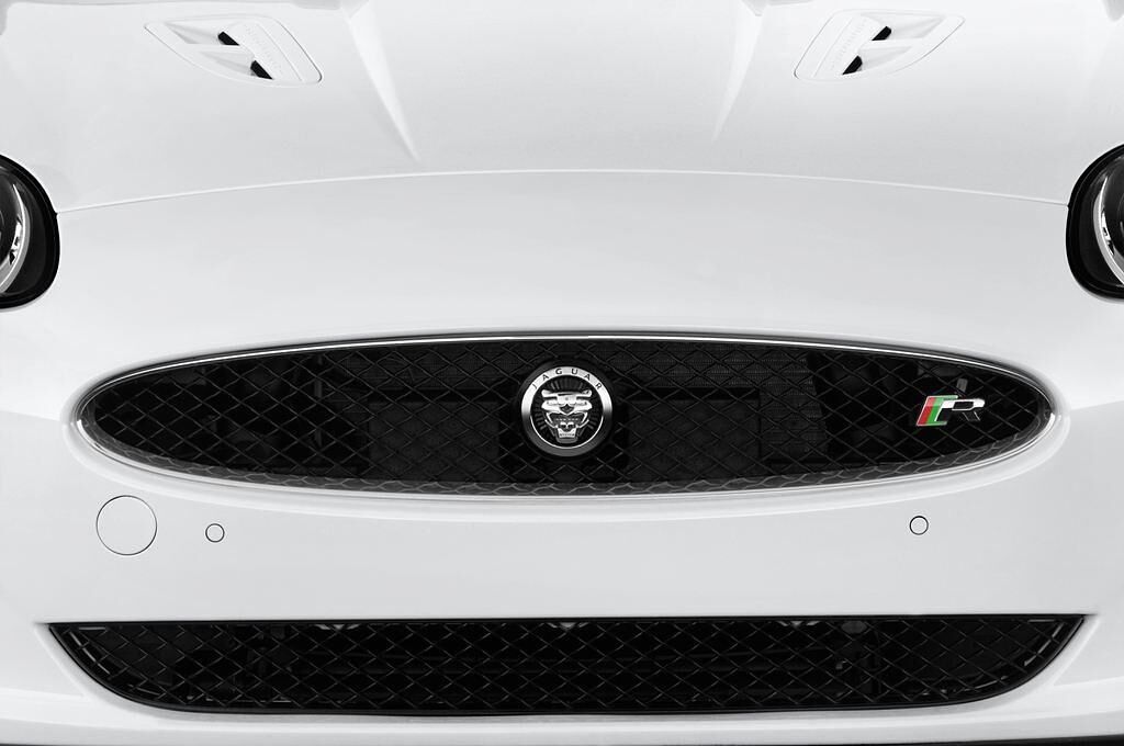 Jaguar XK Series (Baujahr 2015) R 2 Türen Kühlergrill und Scheinwerfer