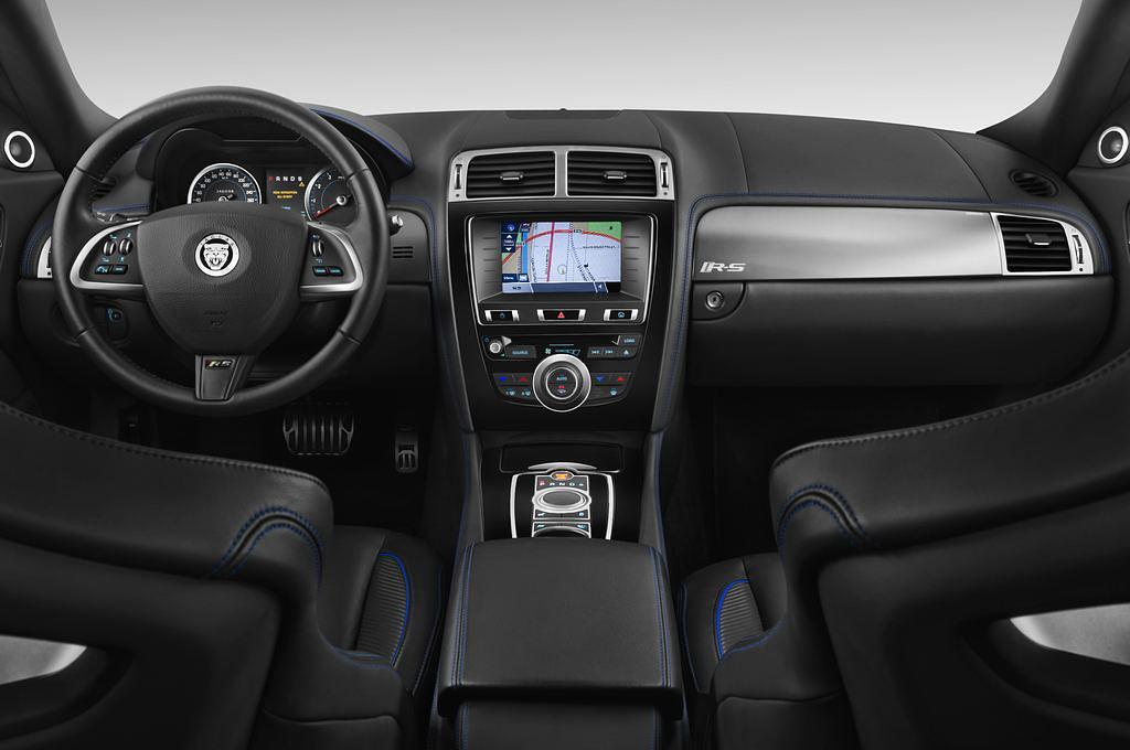 Jaguar XK Series (Baujahr 2013) R-S 2 Türen Cockpit und Innenraum