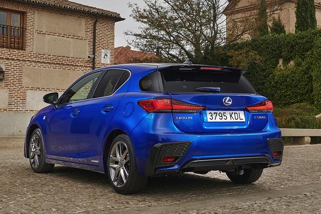 Bereits im Jahr 2014 hat Lexus seine Kompaktbaureihe in etlichen Details modifiziert