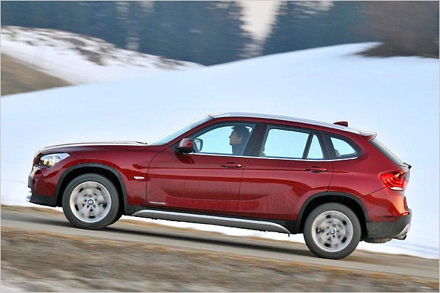 Optisch hat BMW das 4,45 Meter lange SUV nicht verändert