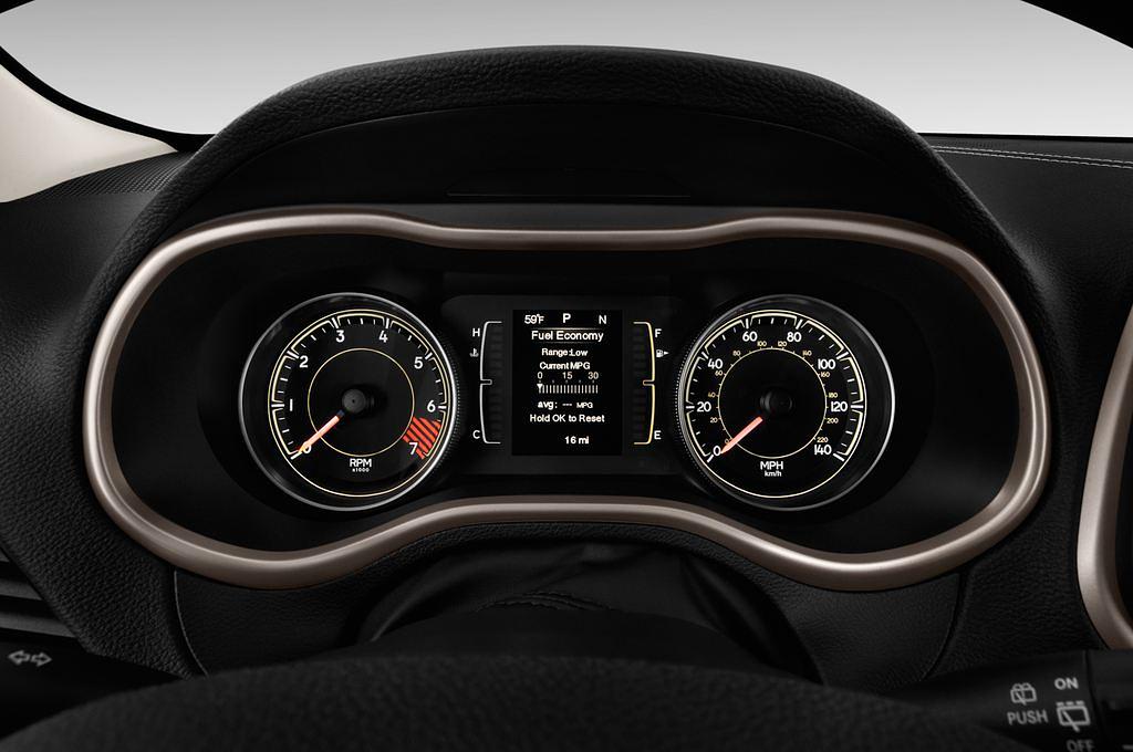 Jeep Cherokee (Baujahr 2014) Longitude 5 Türen Tacho und Fahrerinstrumente