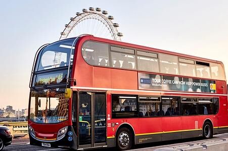 Londoner Buslinien - Kaffee im Tank