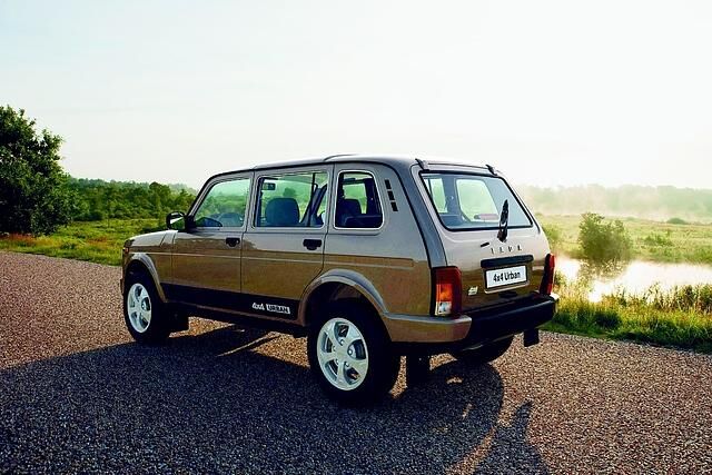 Lada 4x4 als Fünftürer
