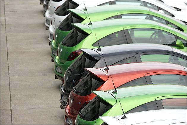 Exklusiv sind die LAckfarben "Grasshopper und "Henna" dem Spezial-Corsa vorbehalten