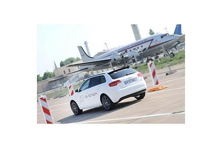 Challenge Bibendum 2011: Mit Audi A3 e-tron lautlos übers Flugfeld