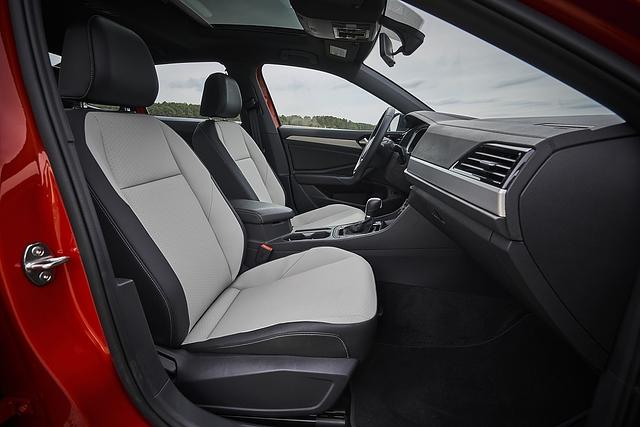 VW Jetta 1.4 TSI - ausreichend Platz vorn