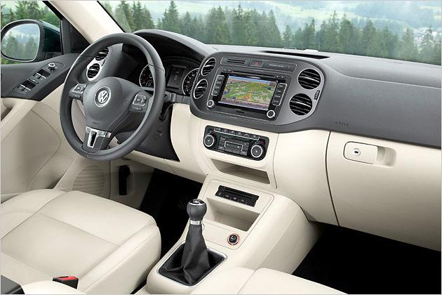 Bekannte Ansicht: Das Tiguan-Cockpit wurde nur behutsam modifiziert