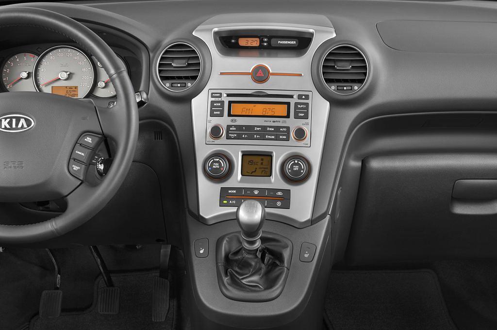 Kia Carens (Baujahr 2010) - 5 Türen Mittelkonsole
