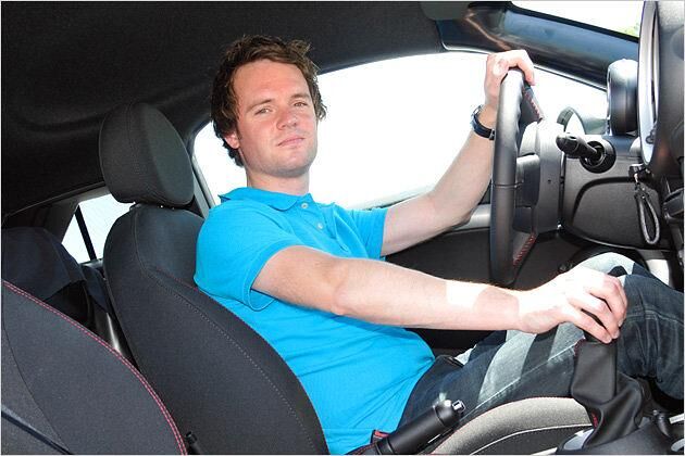 Redakteur Naumann: "Im Cockpit merkt man kaum einen Unterschied zum herkömmlichen Mini"