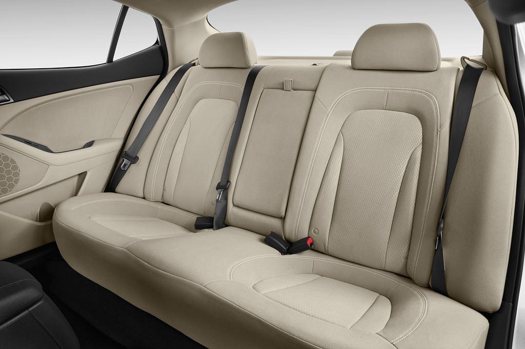 Kia Optima (Baujahr 2012) Attract 4 Türen Rücksitze