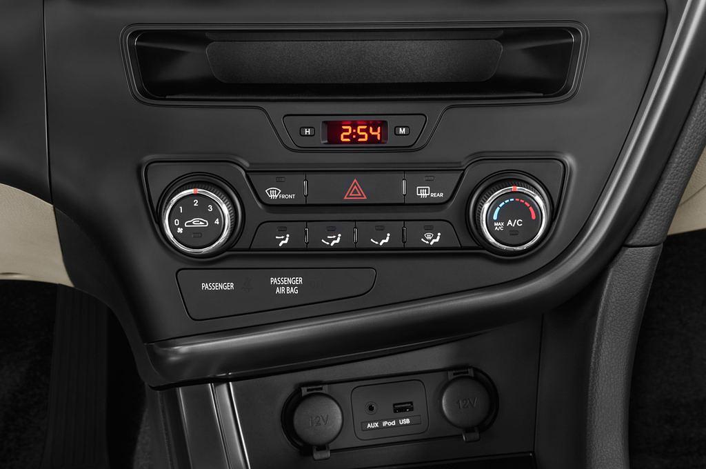 Kia Optima (Baujahr 2012) Attract 4 Türen Temperatur und Klimaanlage