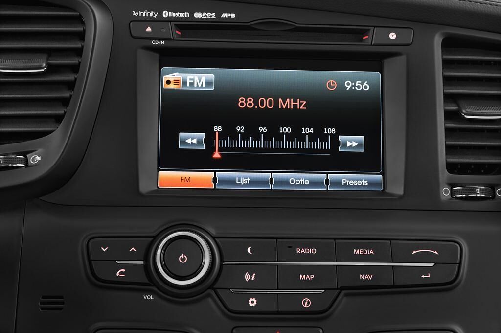 Kia Optima (Baujahr 2013) Attract 4 Türen Radio und Infotainmentsystem