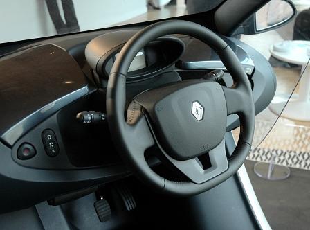 Renault Twizy -  so wird das Cockpit des Serienmodells aussehen