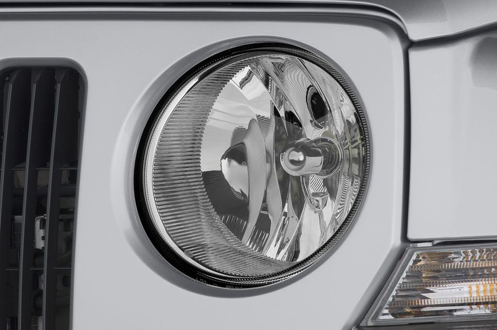 Jeep Patriot (Baujahr 2010) Sport 5 Türen Scheinwerfer