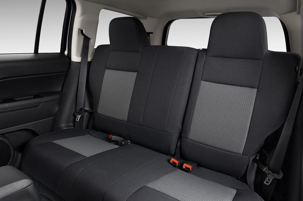 Jeep Patriot (Baujahr 2010) Sport 5 Türen Rücksitze