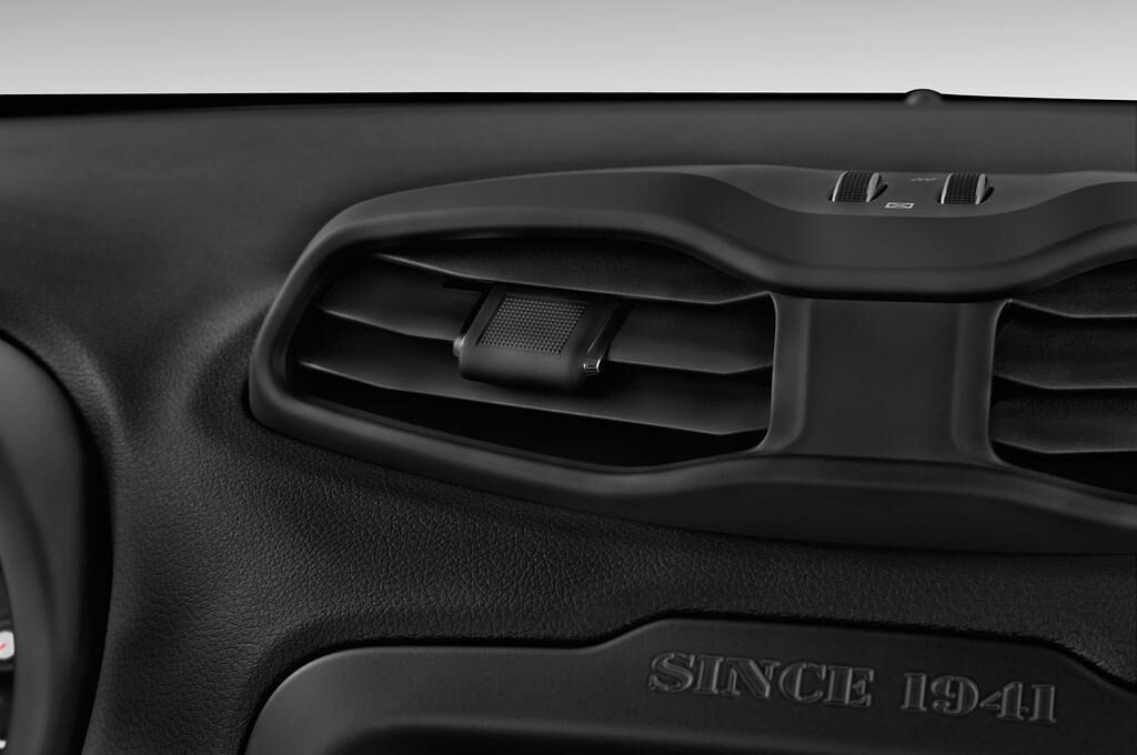Jeep Renegade (Baujahr 2015) Longitude 5 Türen Lüftung