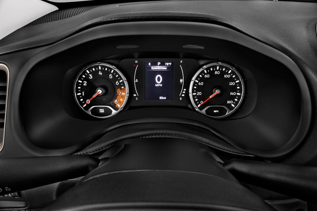 Jeep Renegade (Baujahr 2015) Sport 5 Türen Tacho und Fahrerinstrumente