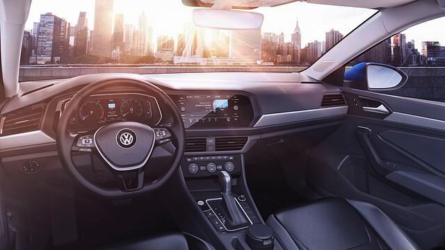 DAs Cockpit ist im typischen VW-Stil gehalten