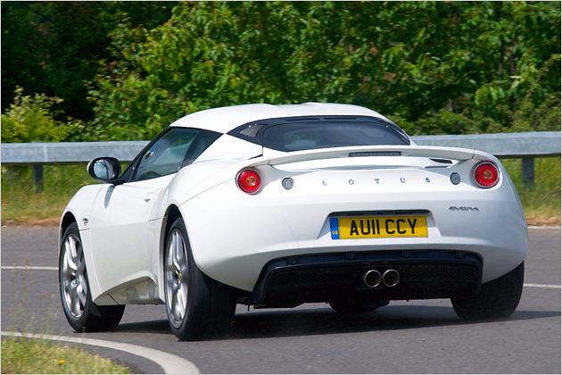Exzellentes Fahrwerk: Das Kurvenfahren macht mit dem Evora richtig Spaß