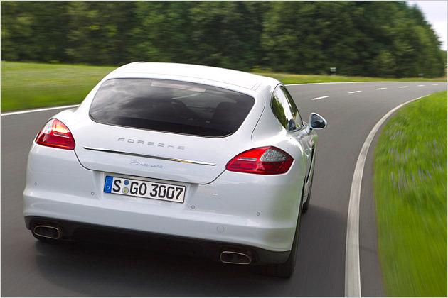 Vorwärts bewegt wird der Diesel-Panamera von einem Dreiliter-Selbstzünder aus dem VW-Regal