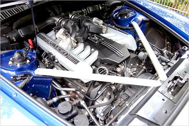 Große Maschine mit dezentem Klang: Der 460-PS-Motor schnurrt nur so vor sich hin
