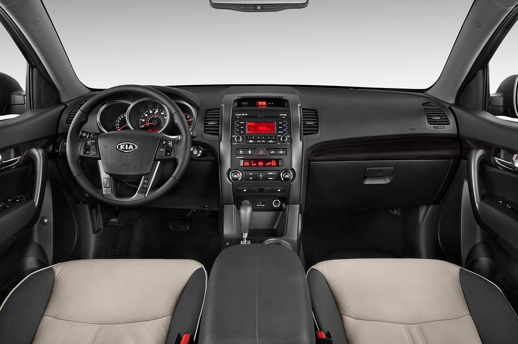 Kia Sorento (Baujahr 2011) Spirit 5 Türen Cockpit und Innenraum