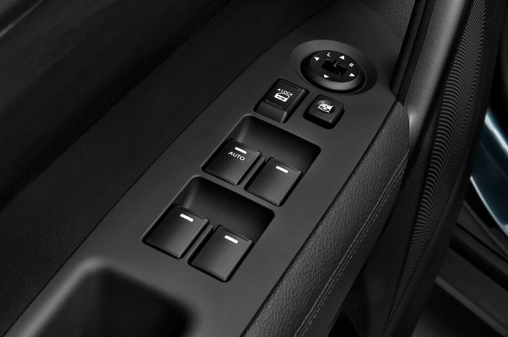 Kia Sorento (Baujahr 2011) Spirit 5 Türen Bedienungselemente Tür