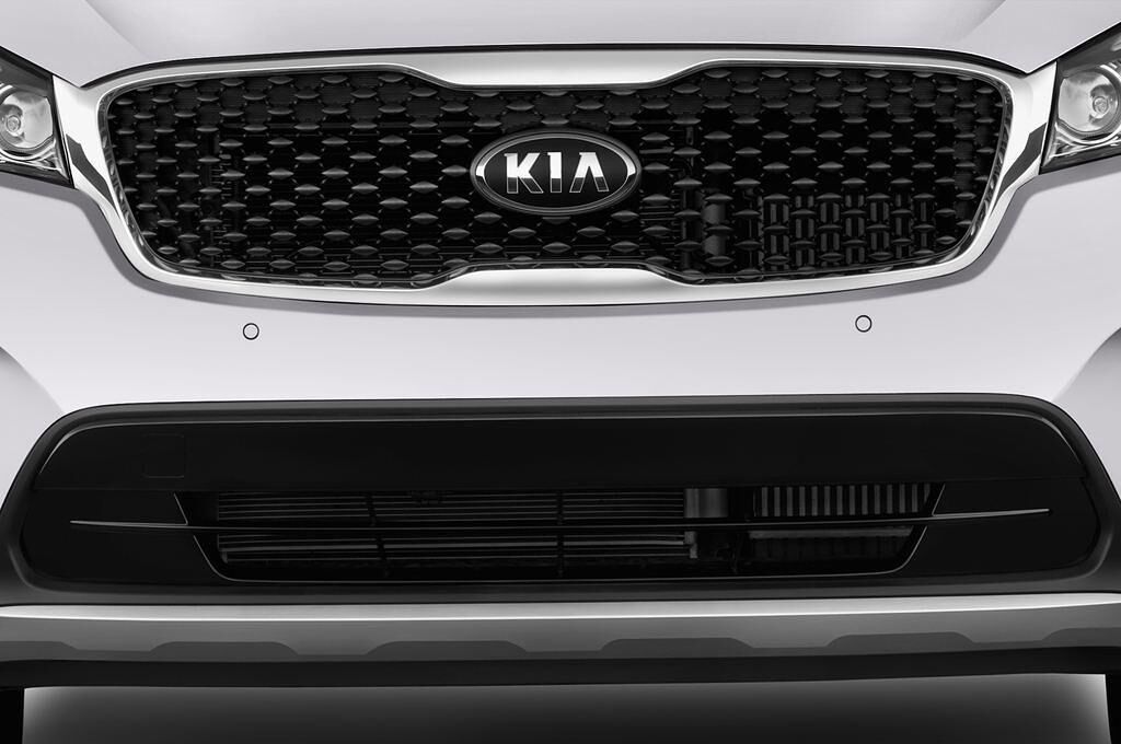 Kia Sorento (Baujahr 2015) Spirit 5 Türen Kühlergrill und Scheinwerfer