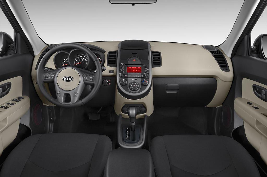 Kia Soul (Baujahr 2011) Spirit 5 Türen Cockpit und Innenraum