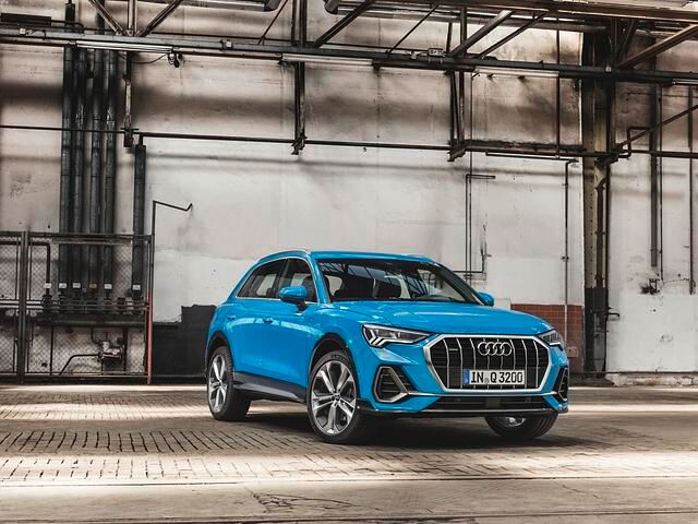 Dank der sehr dreidimensional gestalteten Front wirkt der neue Q3 edler und bulliger 