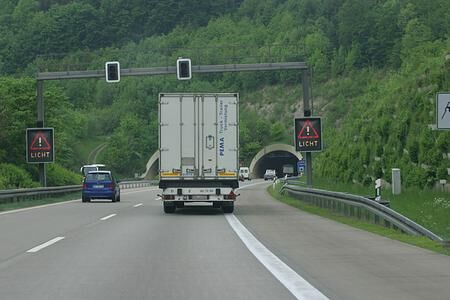 Ratgeber: Sicher durch den Tunnel - Im Notfall Zündschlüssel stecken lassen