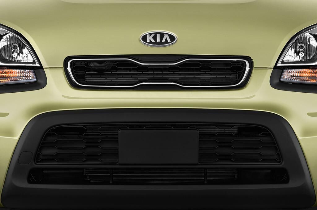 Kia Soul (Baujahr 2012) Attract 5 Türen Kühlergrill und Scheinwerfer