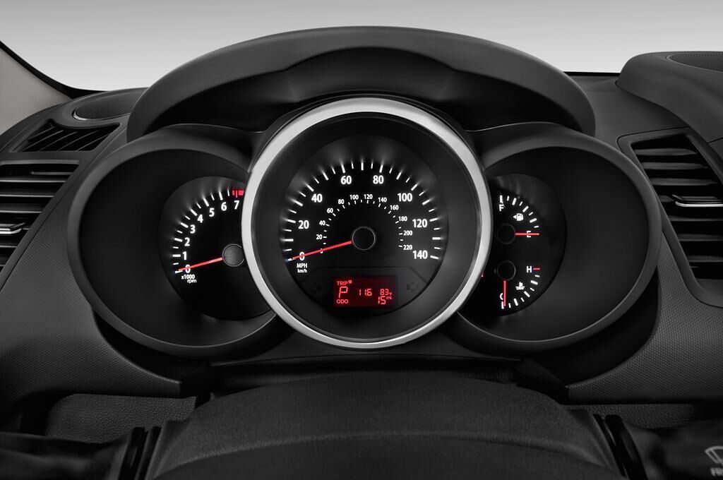 Kia Soul (Baujahr 2012) Attract 5 Türen Tacho und Fahrerinstrumente