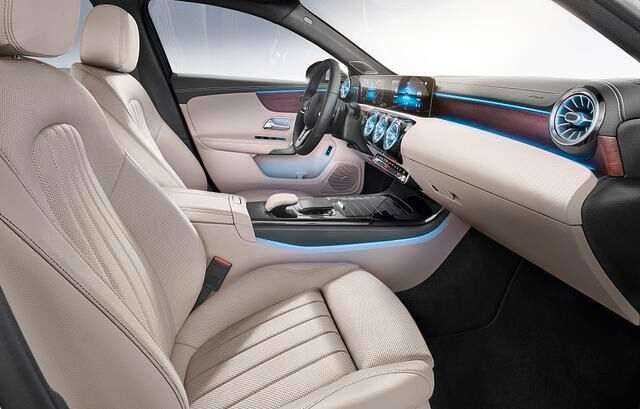 Das Cockpit wird vom Fünftürer übernommen